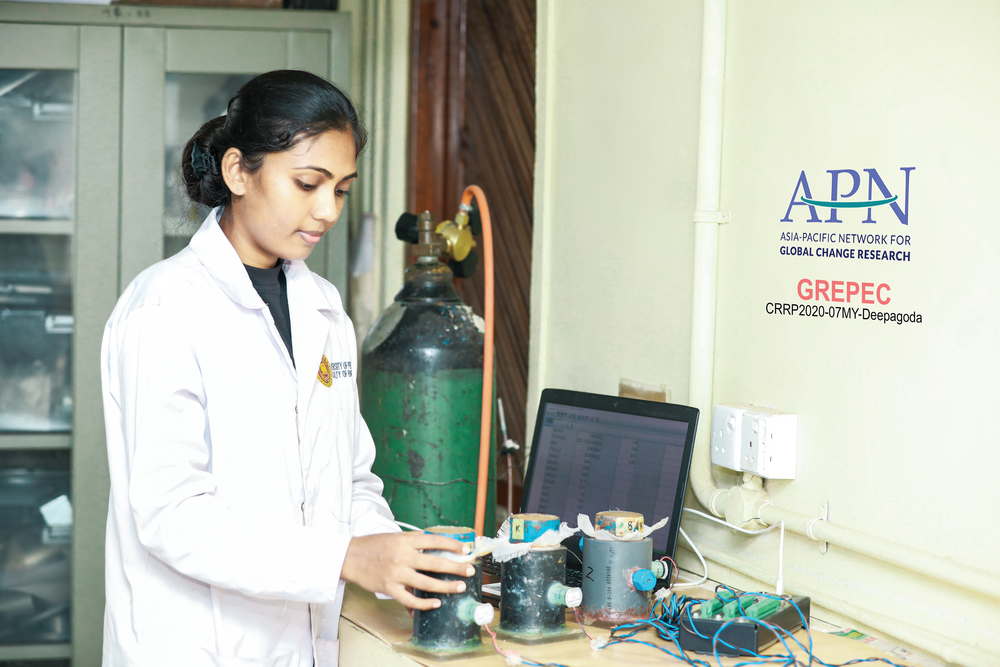 Lead author M.M.T. Lakshani, a postgraduate student at the University of Peradeniya, Sri Lanka, conducts soil–gas diffusion experiments. Photo courtesy of Chamindu Deepagoda.
