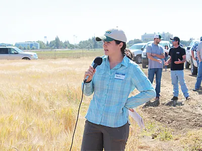 First author Taylor Nelsen presenting malting barley research at the 2018 Small Grains Field Day. Photo by Mark Lundy.