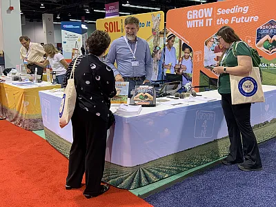 SSSA member Gordon Rees visits with attendees of the National Science Teaching Association (NSTA) Conference on Science Education in Anaheim, CA in April 2026. 