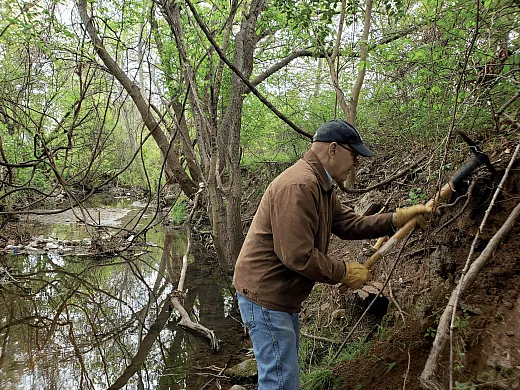Duke Universityâs Dan Richter sampling soil in a Durham, NC park. Photo courtesy of Dan Richter.